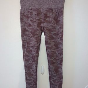 Gymshark adapt camo leggings berry red (small)